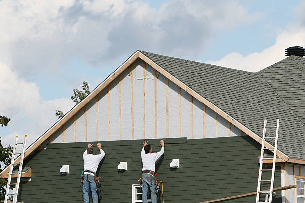 Professional Siding technician working in Hume, VA